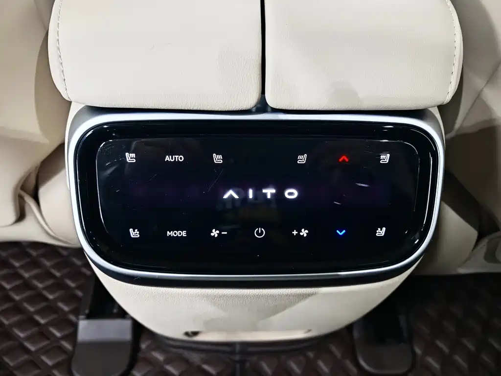AITO M7 2024 — фото 13