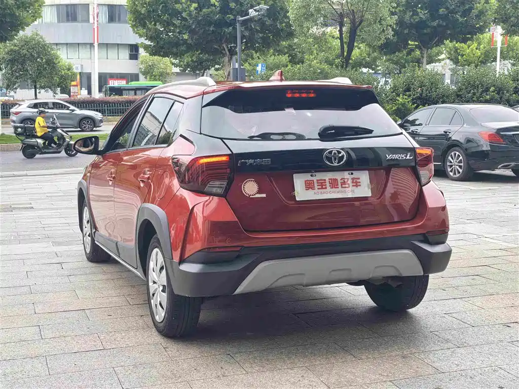 Toyota Yaris L 2023 — фото 9