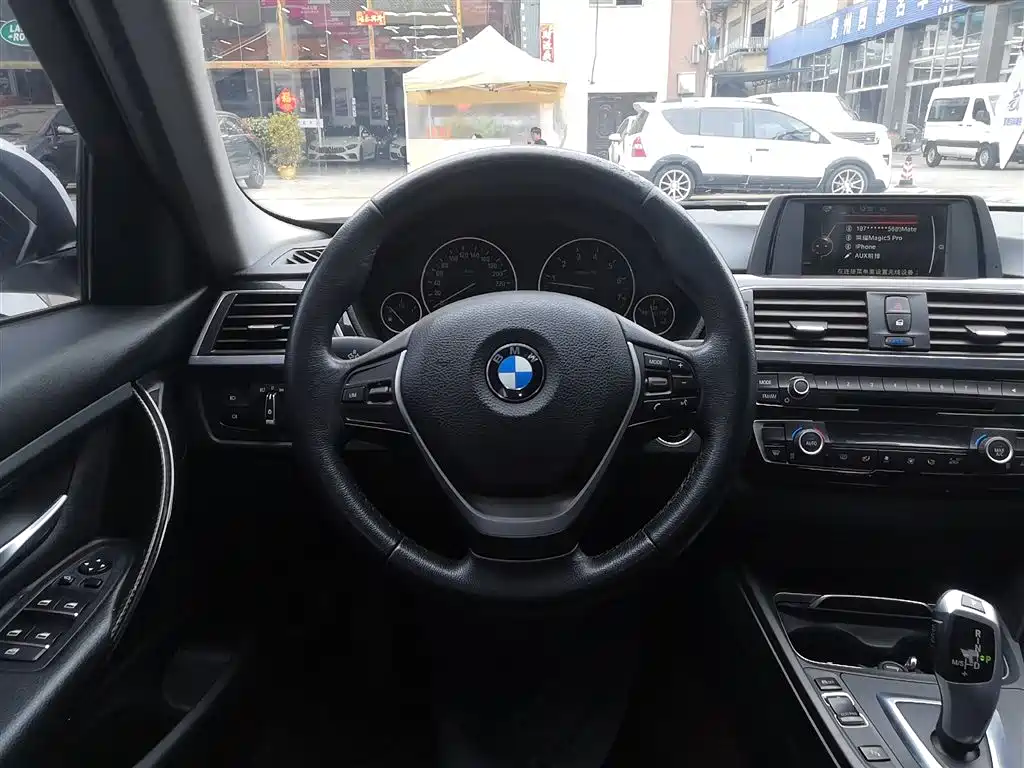 BMW 3 Series 2017 — фото 11