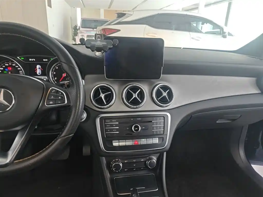 Mercedes-Benz CLA 2018 — фото 13