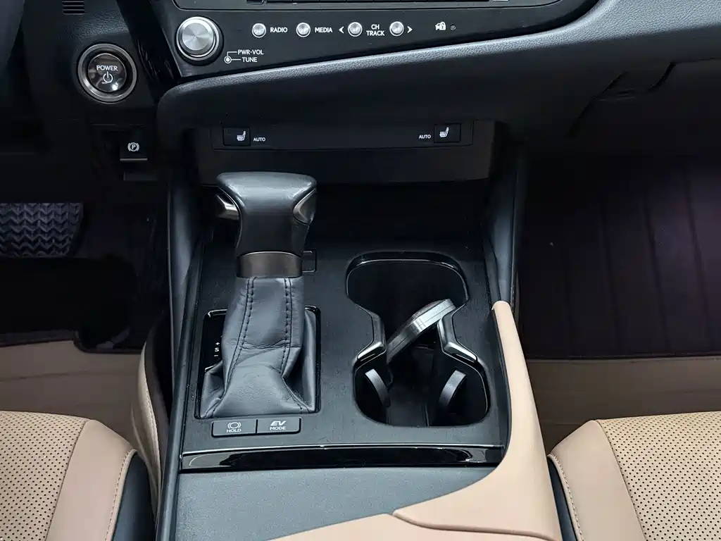 Lexus ES 2023 — фото 14