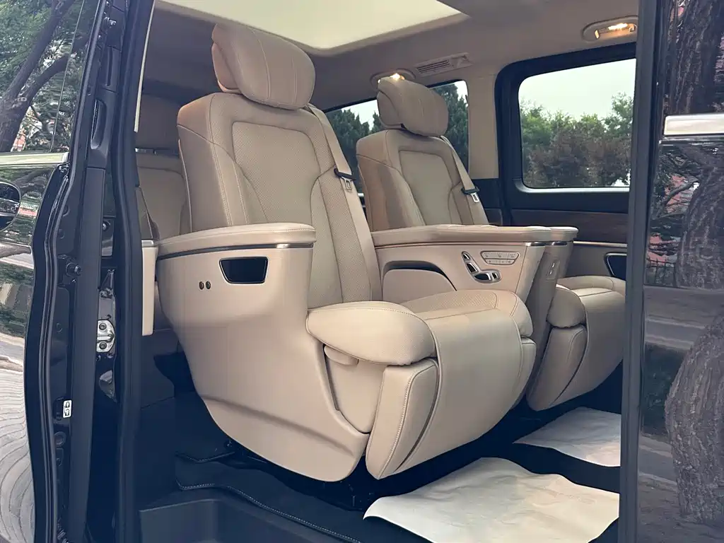 Mercedes-Benz V-Class 2022 — фото 13