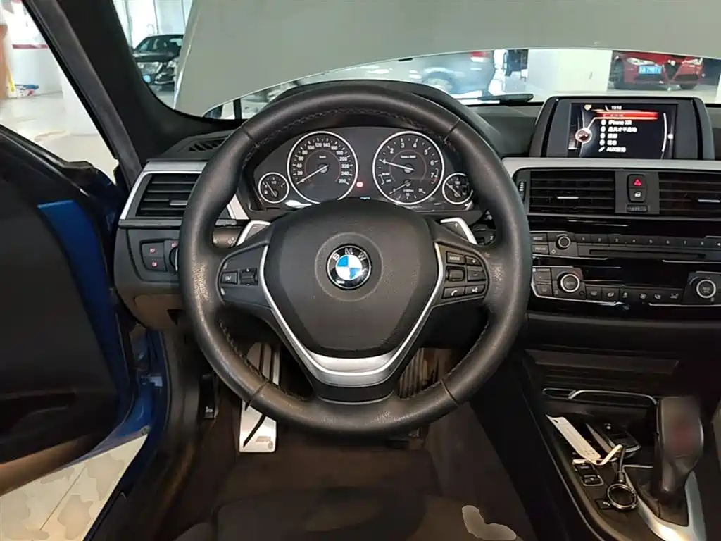 BMW 3 Series 2017 — фото 11
