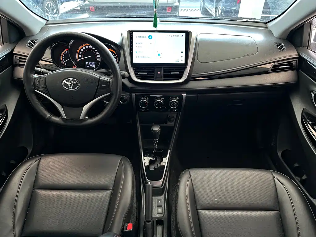 Toyota Yaris L 2022 — фото 9