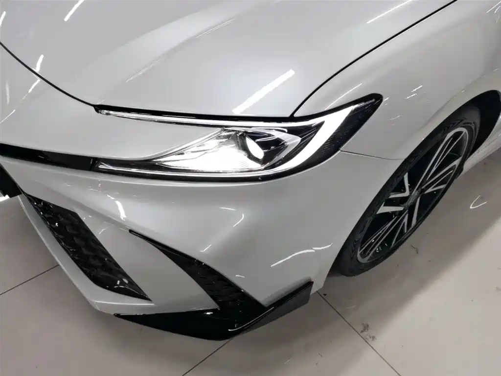 Toyota Camry 2024 — фото 24