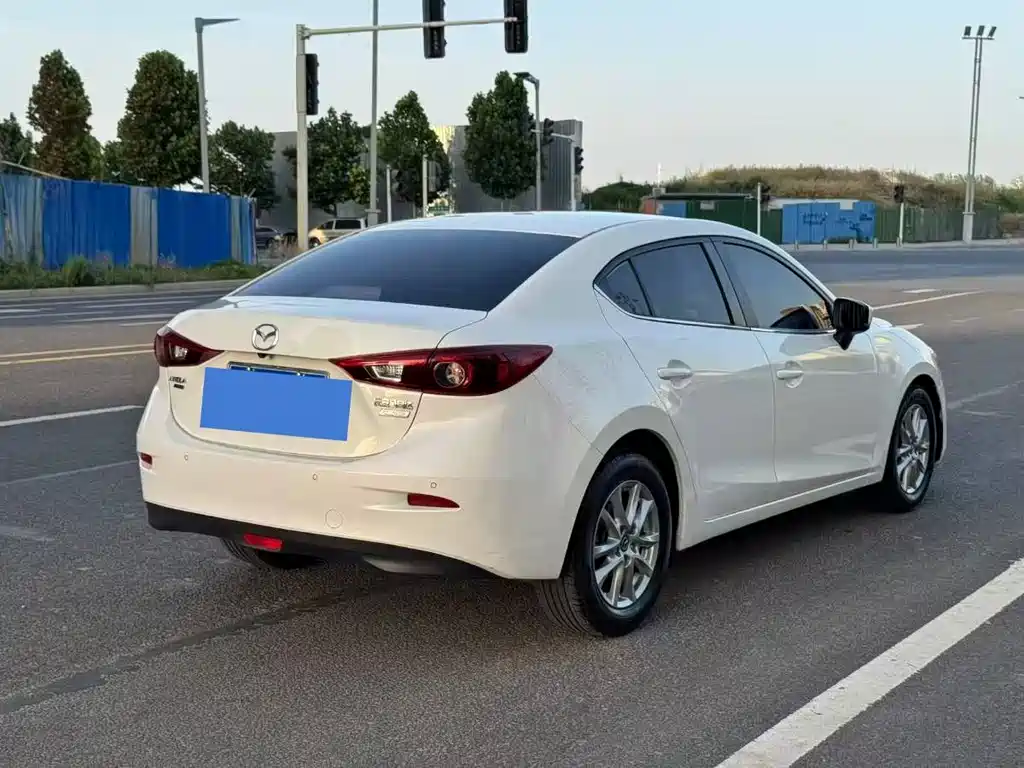 Mazda 3 Axela 2019 — фото 8