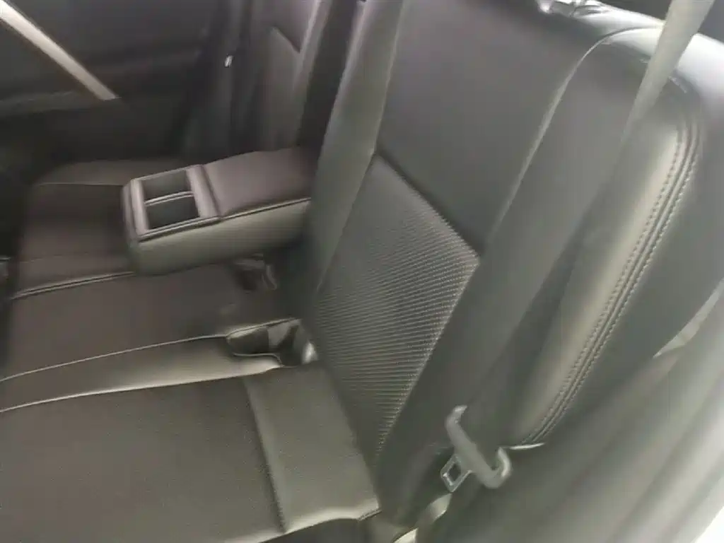 Toyota RAV4 2016 — фото 17