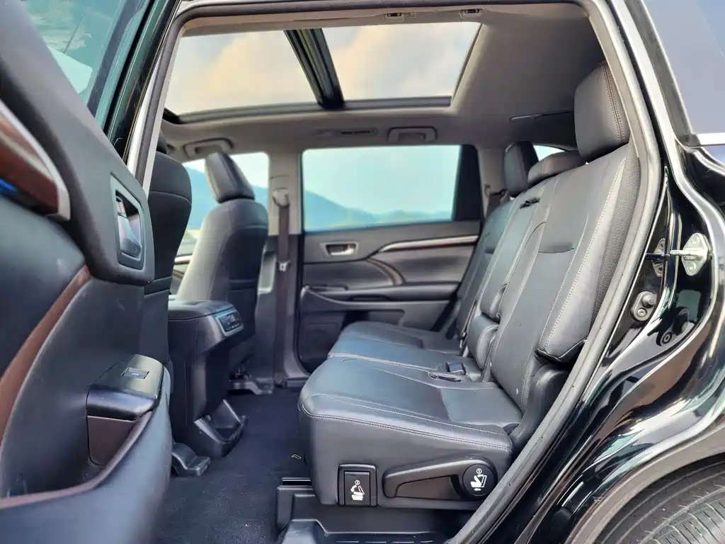 Toyota Highlander 2018 — фото 15