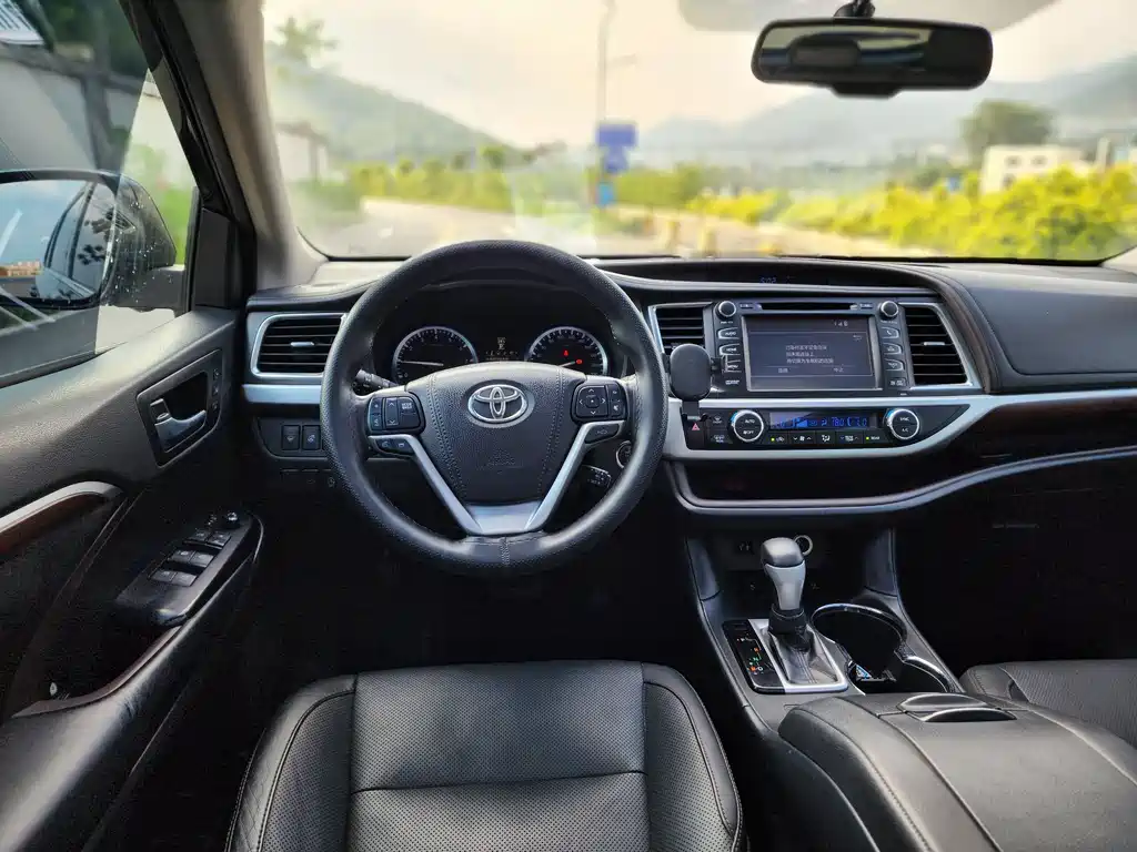 Toyota Highlander 2018 — фото 8