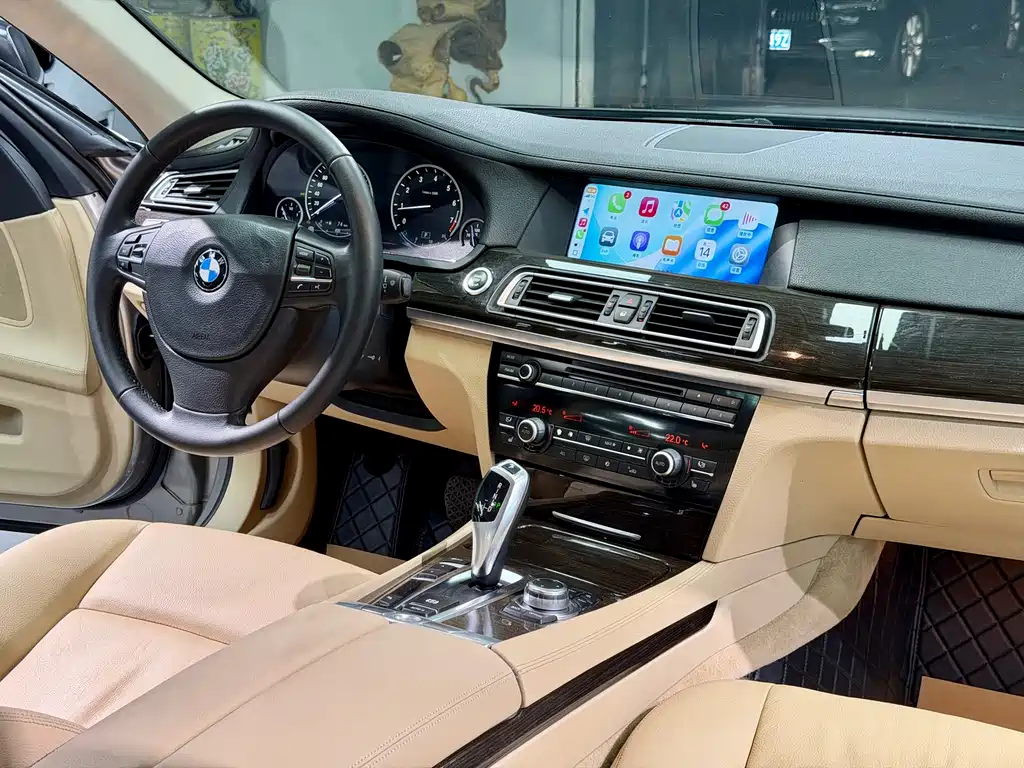 BMW 7 Series 2012 — фото 14