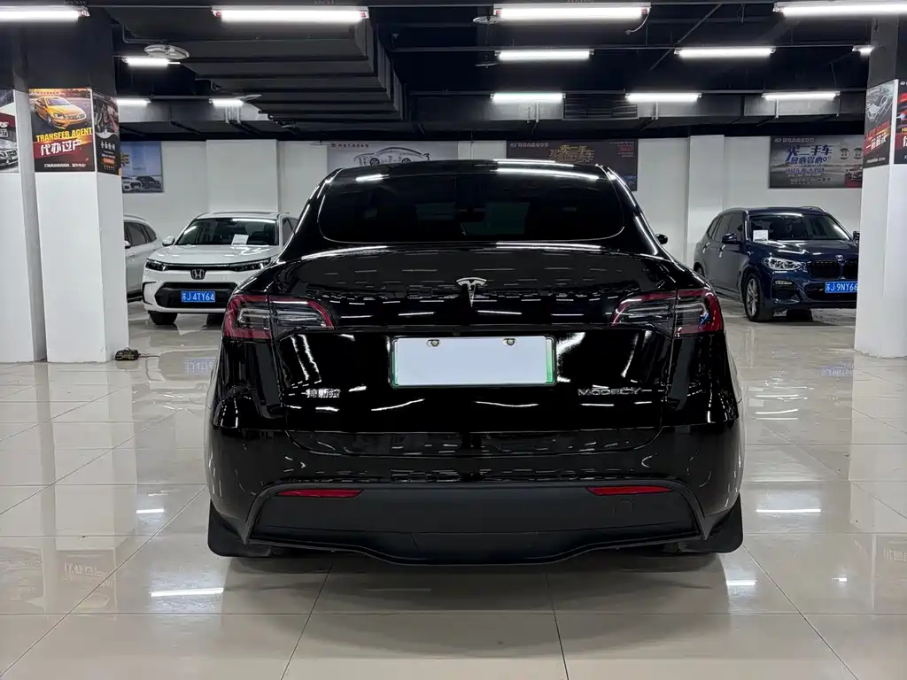 Tesla Model Y 2023 — фото 12