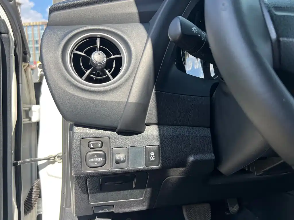 Toyota Corolla 2018 — фото 12