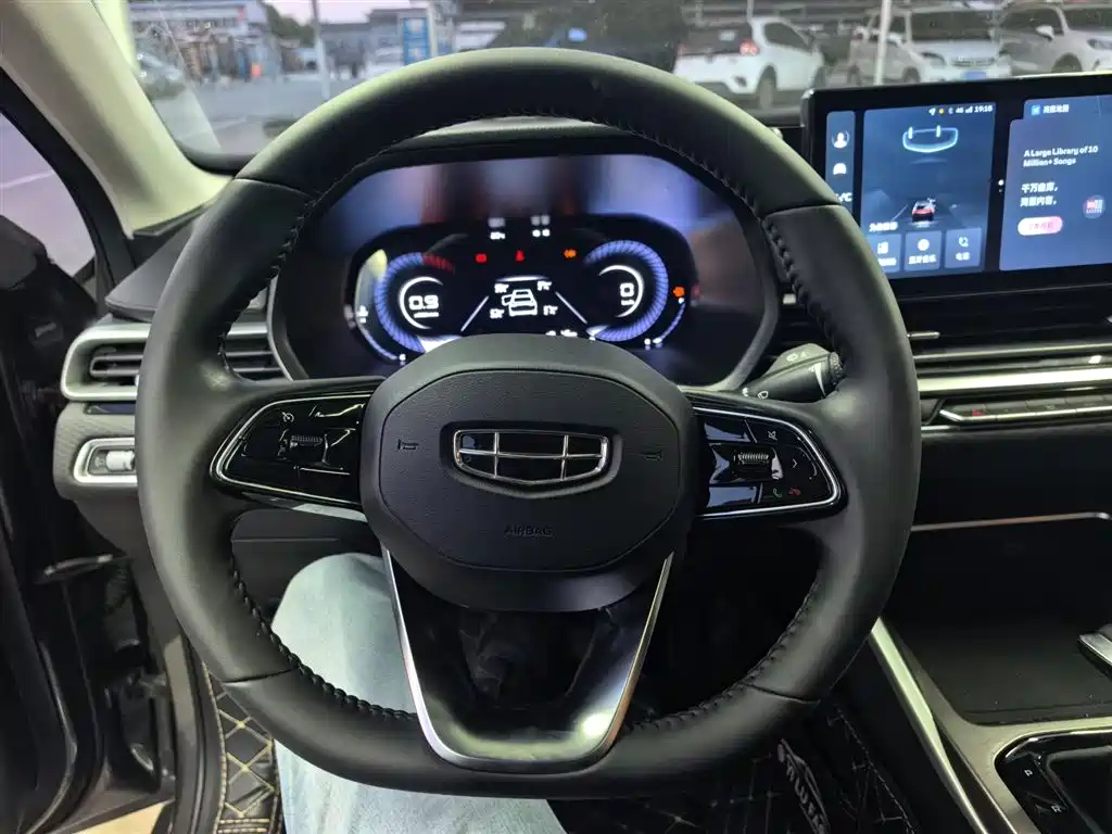 Geely Emgrand 2023