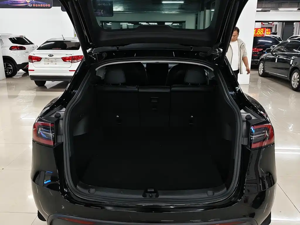 Tesla Model Y 2023 — фото 14