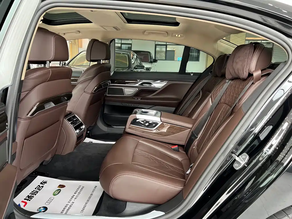 BMW 7 Series 2019 — фото 6