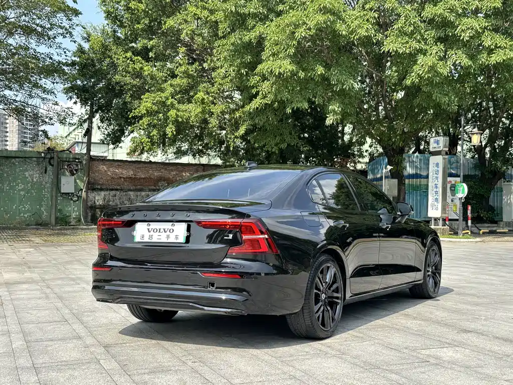 Volvo S60 PHEV 2023 — фото 18
