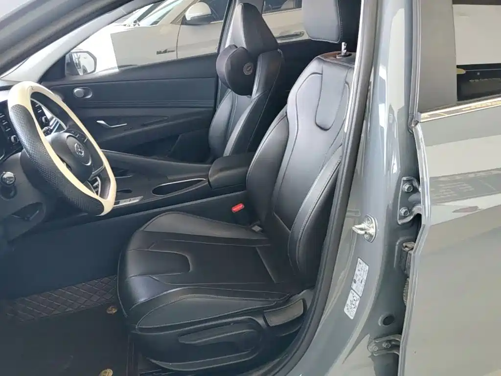 Hyundai Elantra 2023 — фото 15