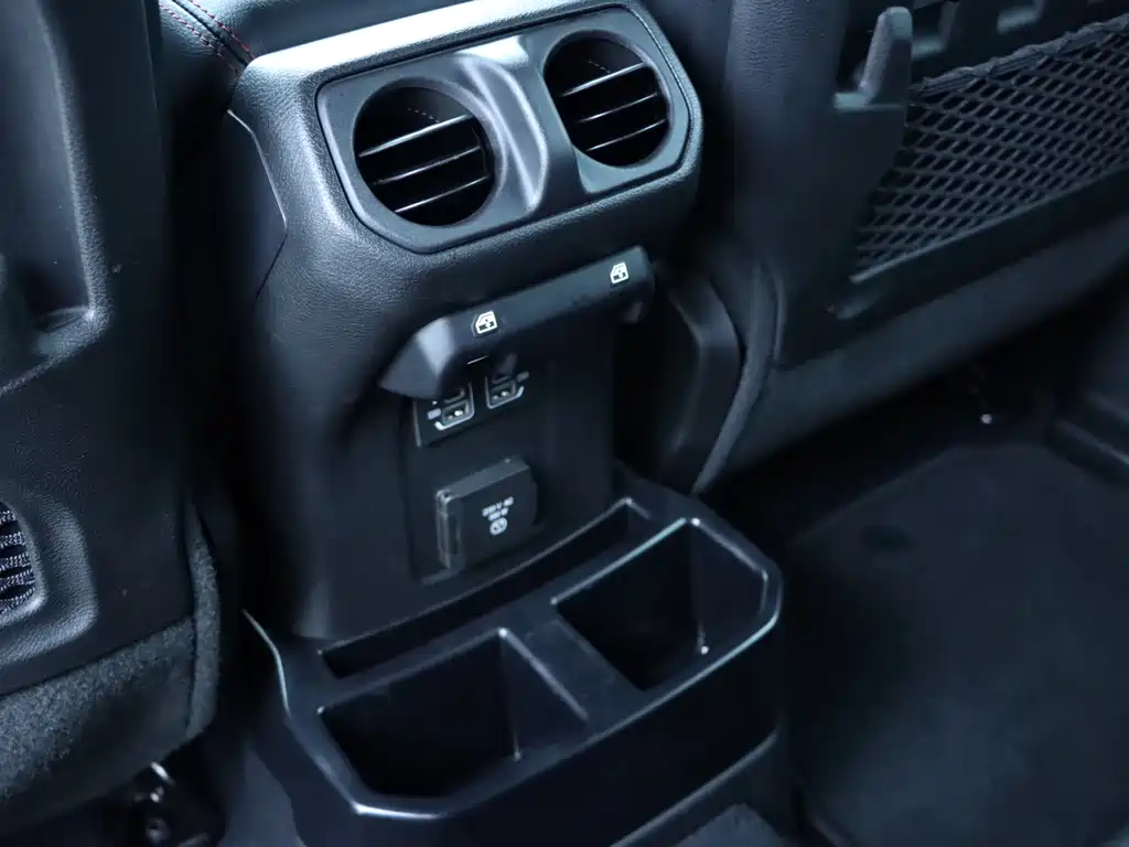Jeep Wrangler 2023 — фото 21
