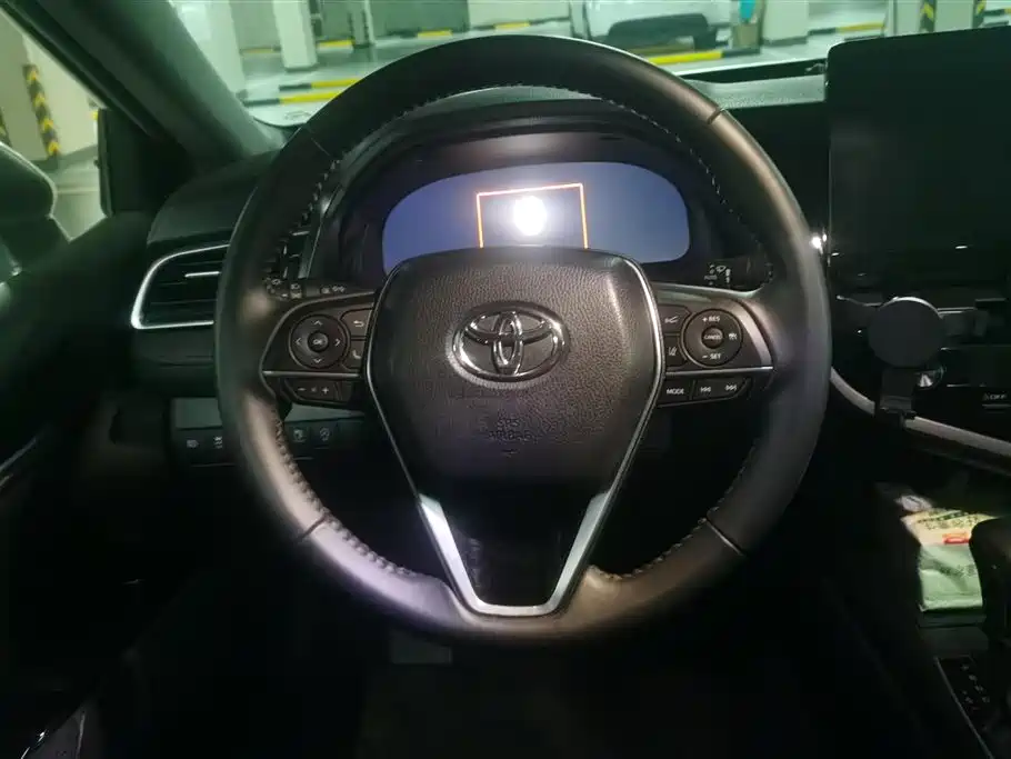 Toyota Camry 2023 — фото 15