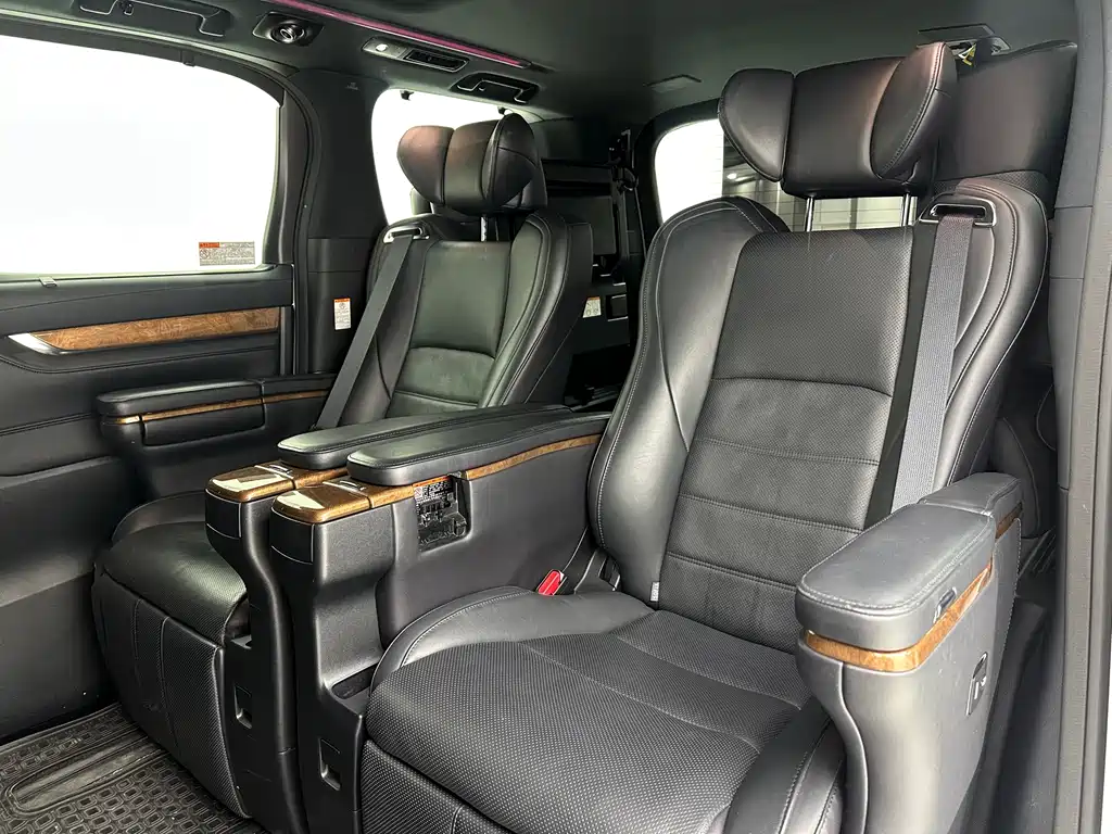 Toyota Alphard 2017 — фото 27