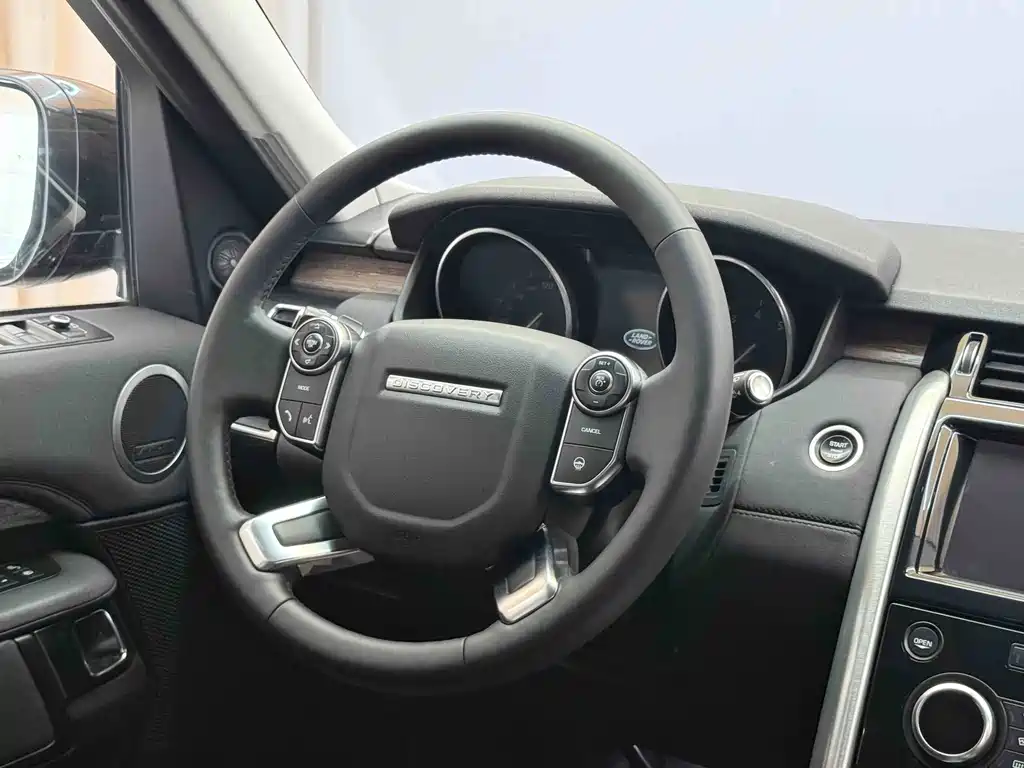 Land Rover Discovery 2017 — фото 10