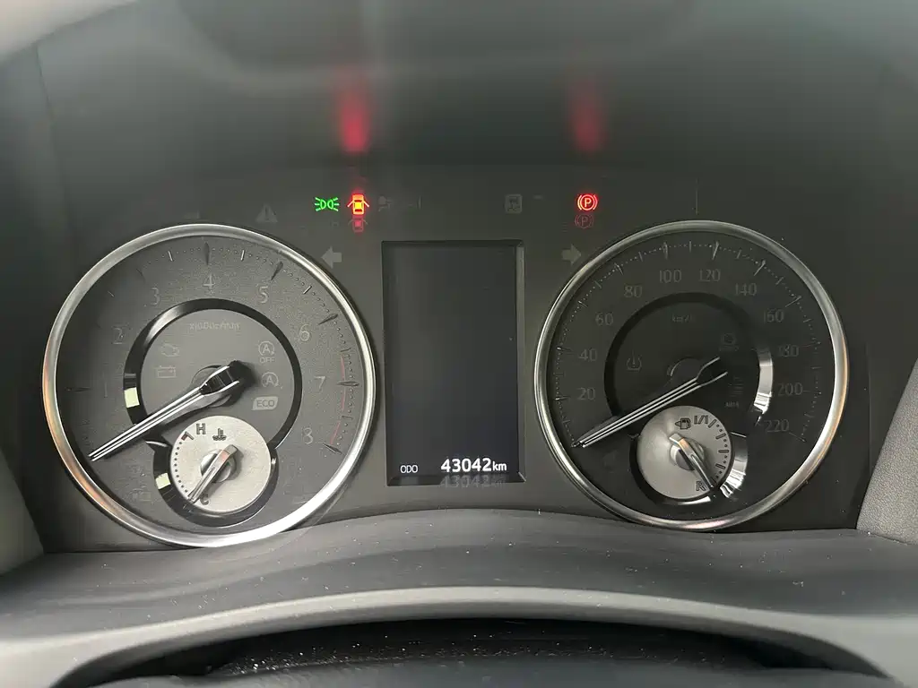 Toyota Alphard 2017 — фото 30