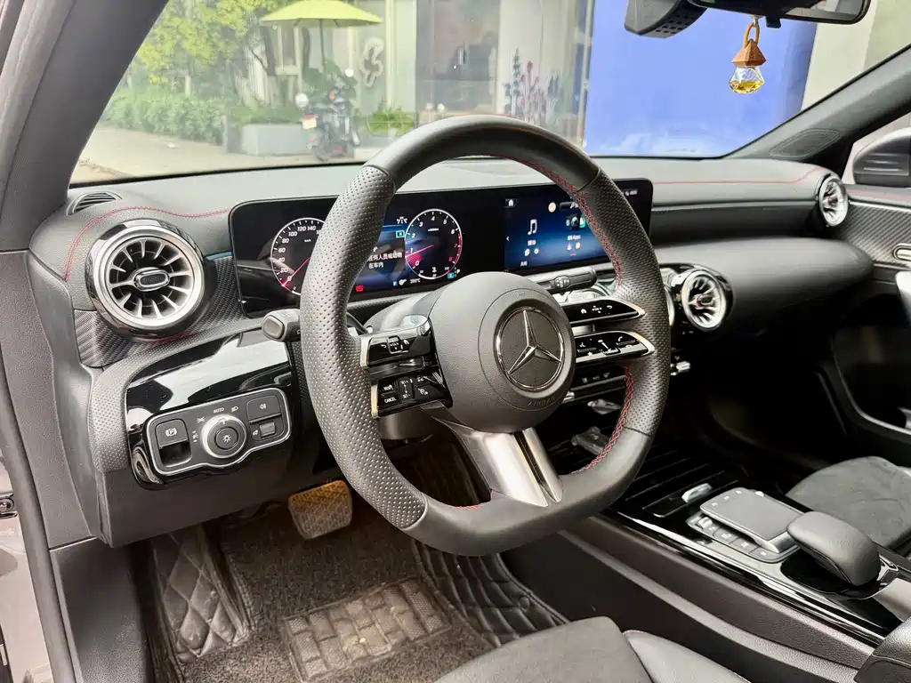Mercedes-Benz A-Class 2024 — фото 8