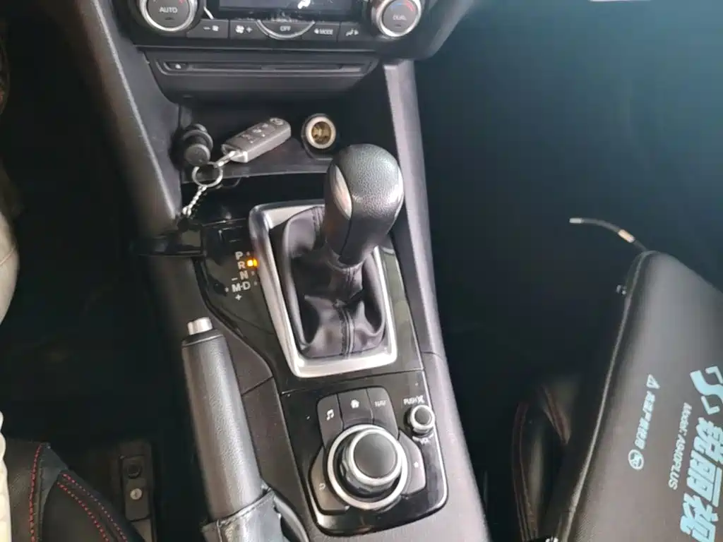 Mazda 3 Axela 2016 — фото 14