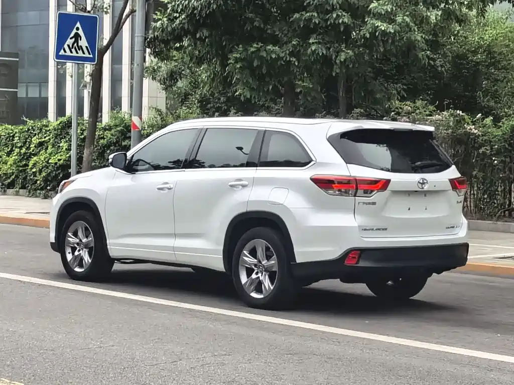 Toyota Highlander 2020 — фото 4