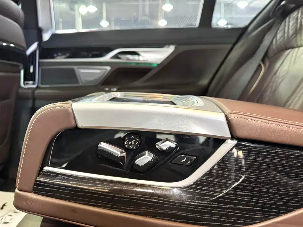 BMW 7 Series 2021 — фото 13