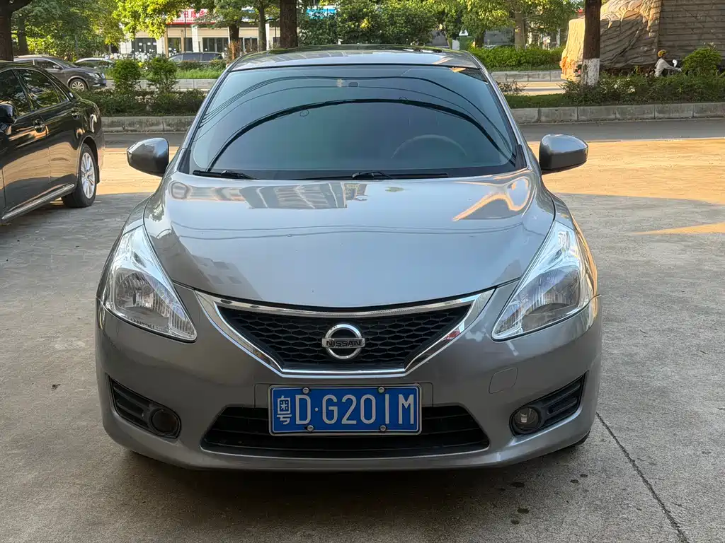 Nissan Tiida 2012