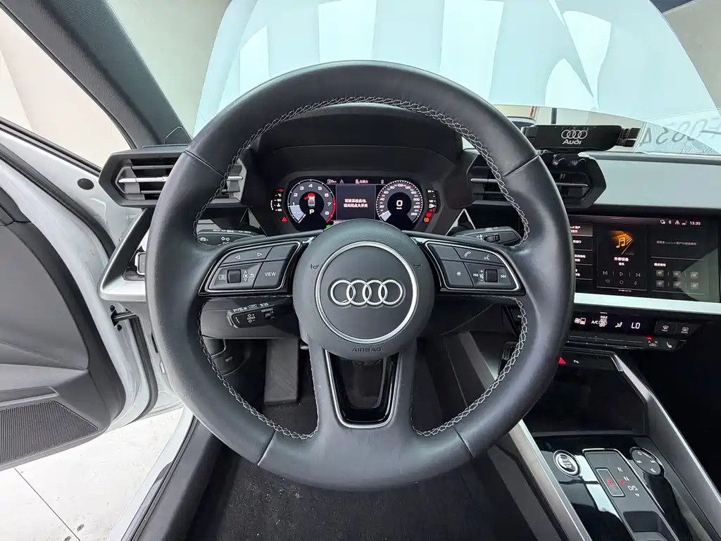 Audi A3 2023 — фото 11