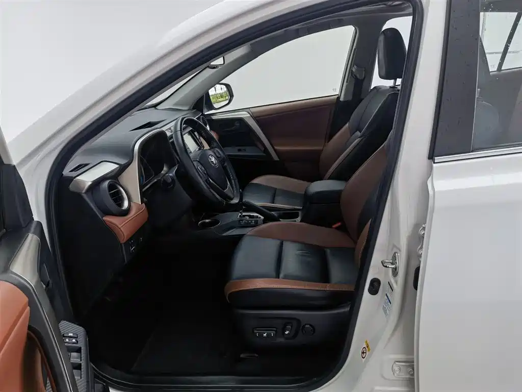 Toyota RAV4 2015 — фото 10