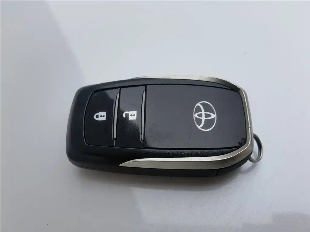 Toyota RAV4 2015 — фото 19