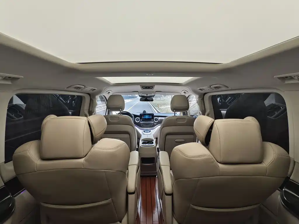 Mercedes-Benz V-Class 2023 — фото 22