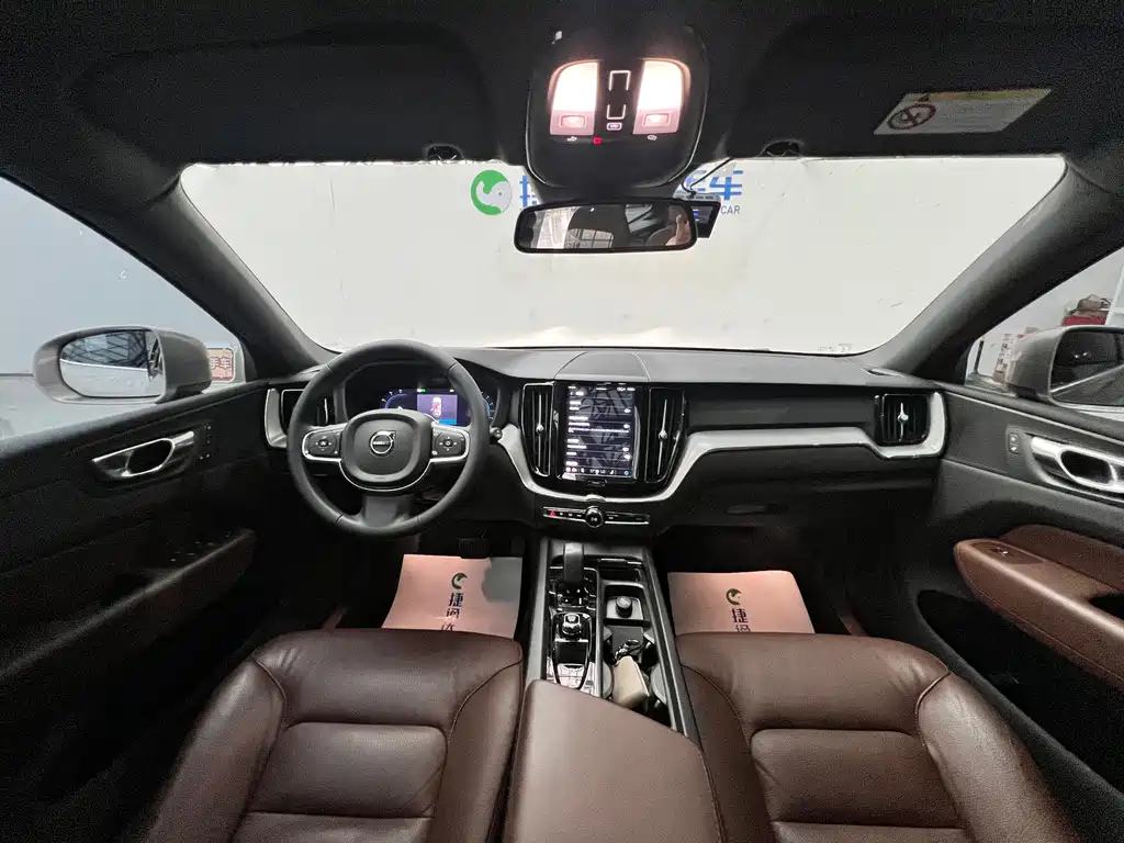 Volvo XC60 2023 — фото 31
