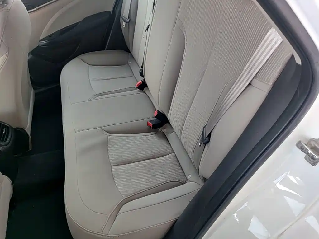 Buick Excelle 2015 — фото 17