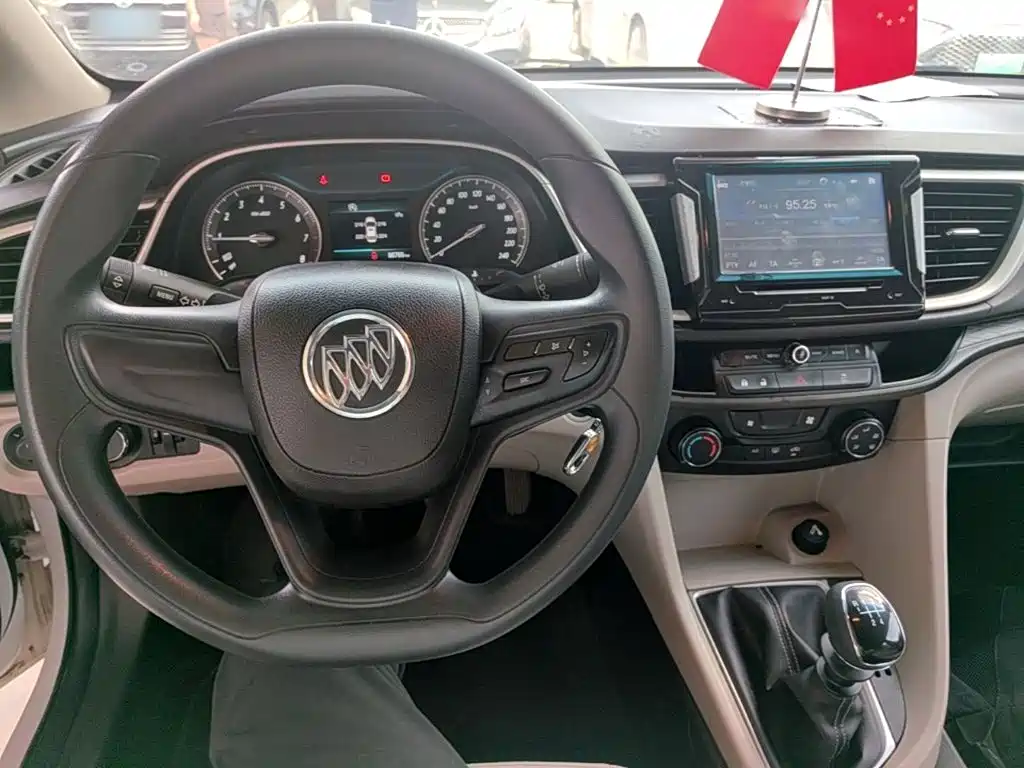 Buick Excelle 2015 — фото 10