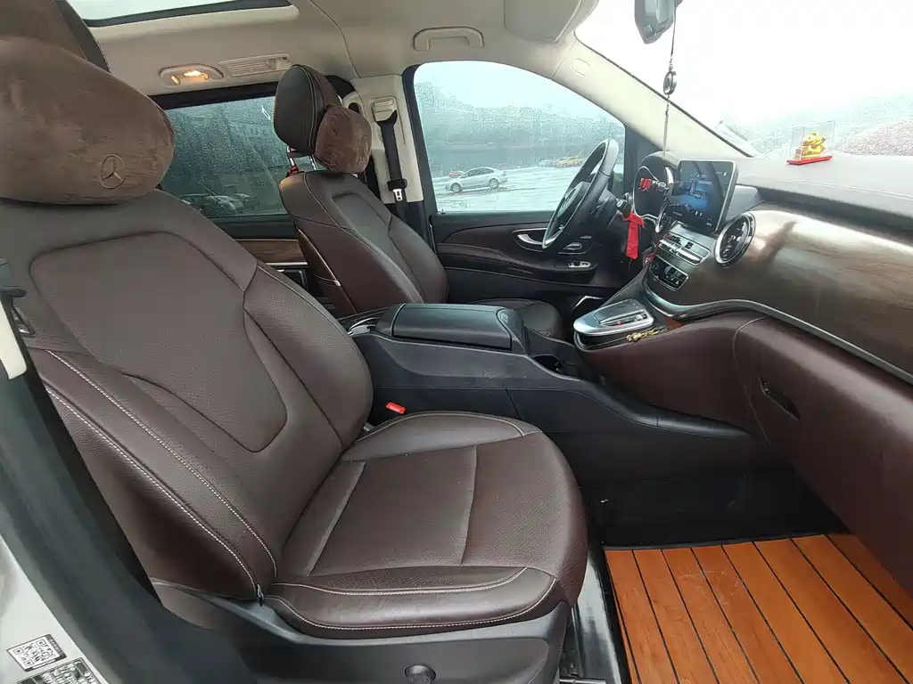 Mercedes-Benz V-Class 2023 — фото 22