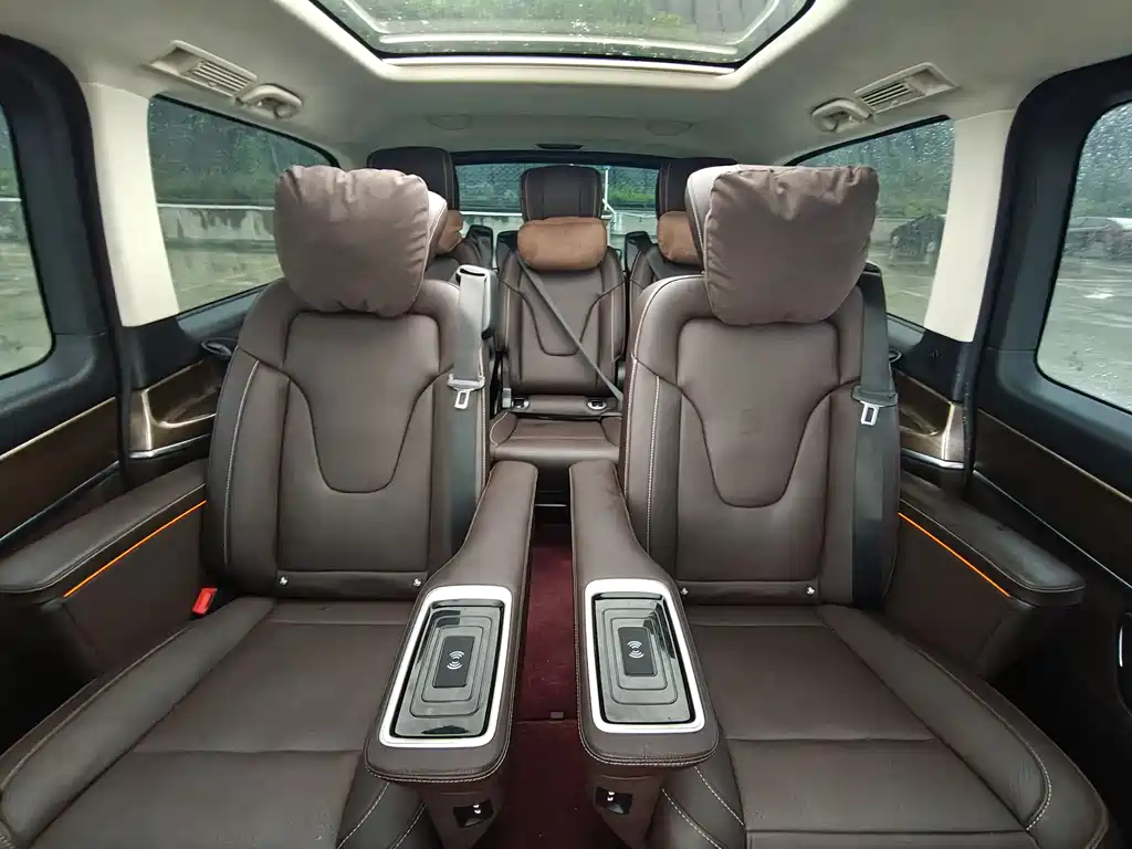 Mercedes-Benz V-Class 2023 — фото 14