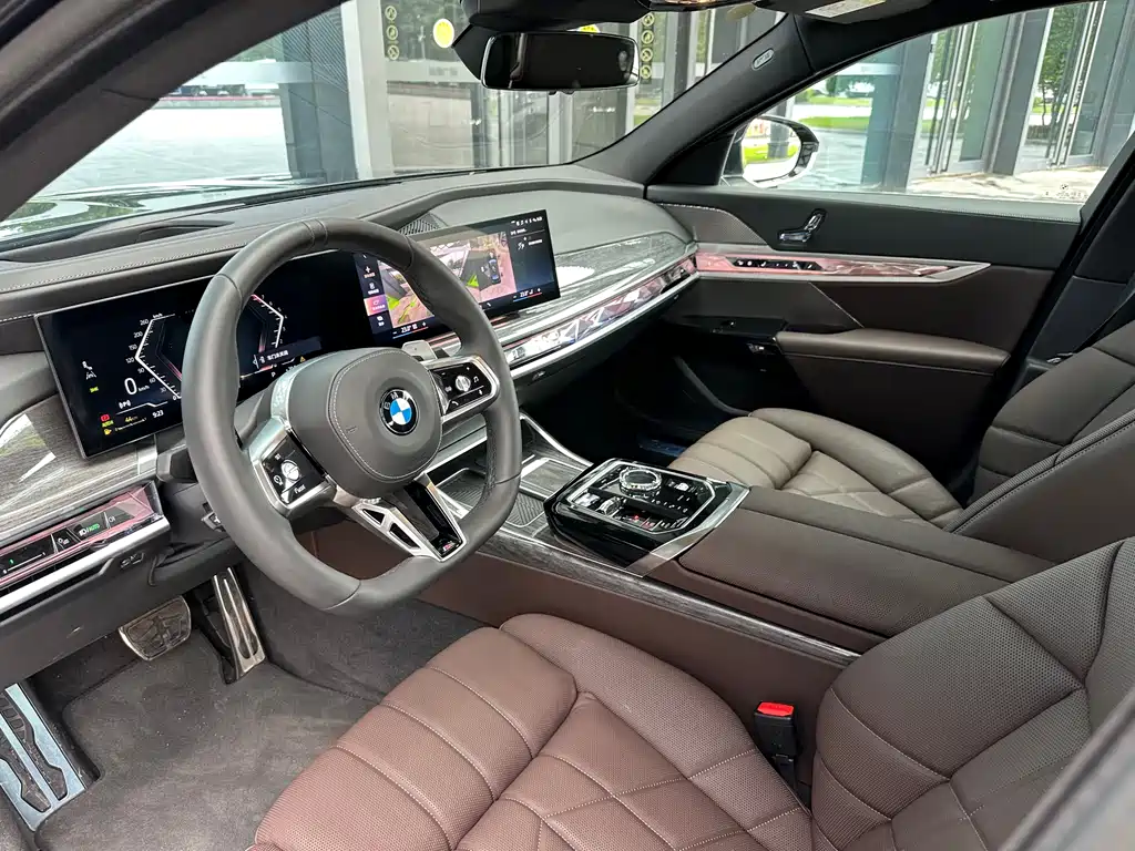 BMW 7 Series 2025 — фото 2