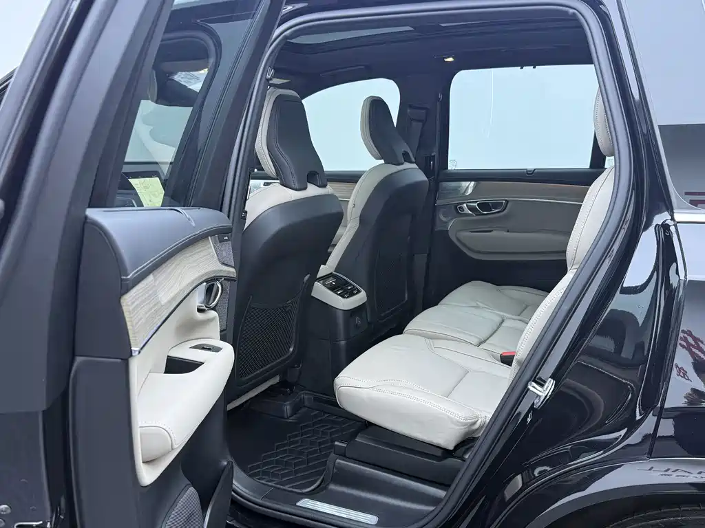 Volvo XC90 Plug-In Hybrid 2025 — фото 17