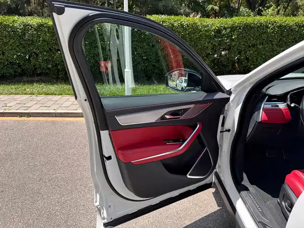 Jaguar F-PACE 2024