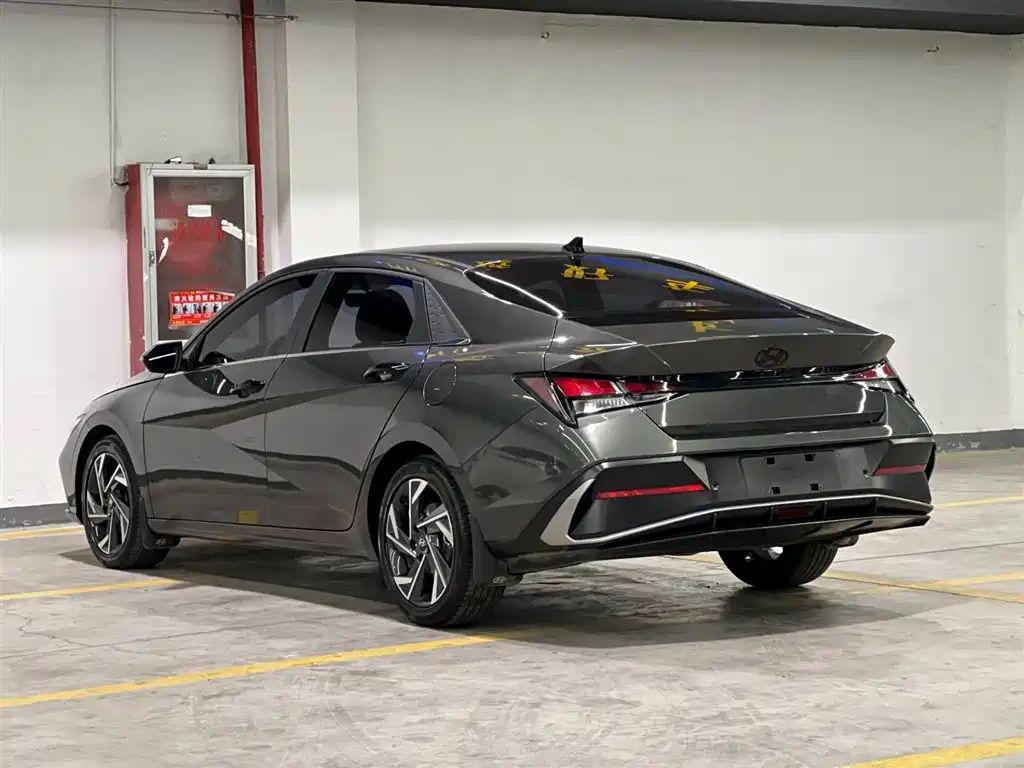 Hyundai Elantra 2025 — фото 4