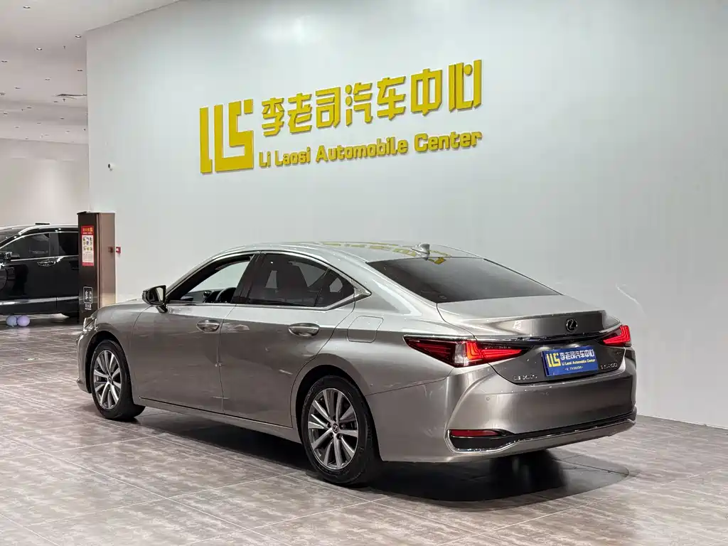 Lexus ES 2021 — фото 2