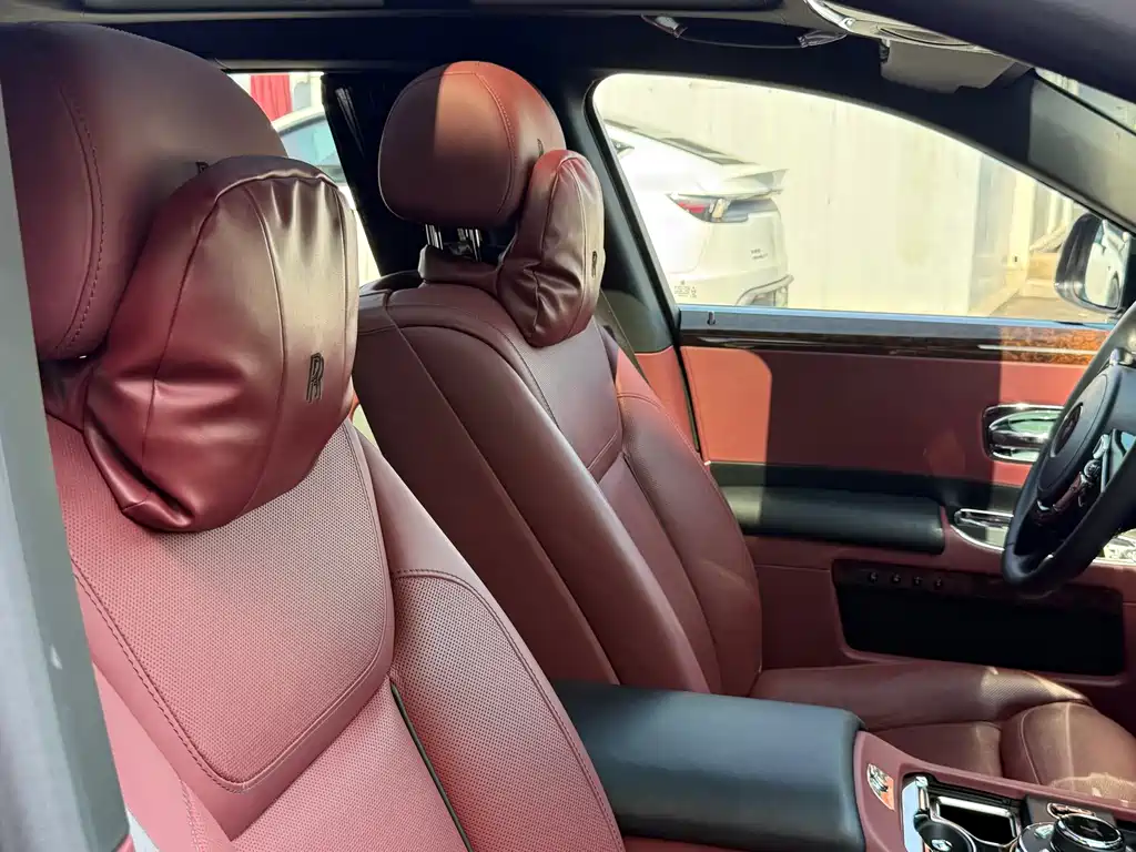 Rolls-Royce Ghost 2019 — фото 12