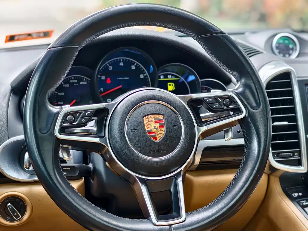 Porsche Cayenne 2015 — фото 11