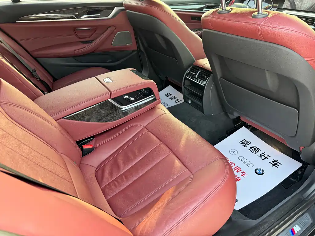 BMW 5 Series 2018 — фото 14