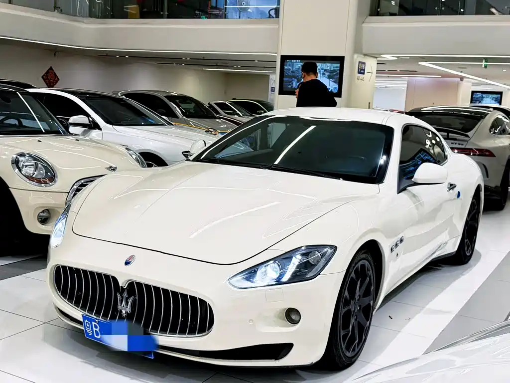 Maserati GranTurismo 2016 — фото 1