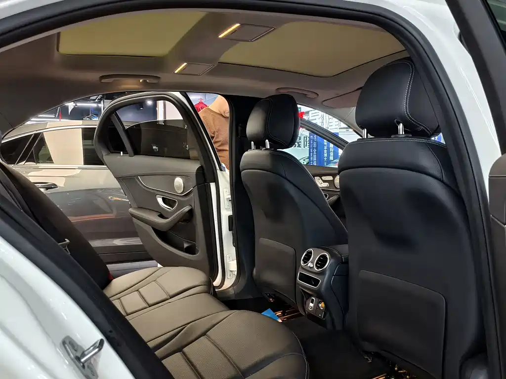 Mercedes-Benz C-Class 2019 — фото 12